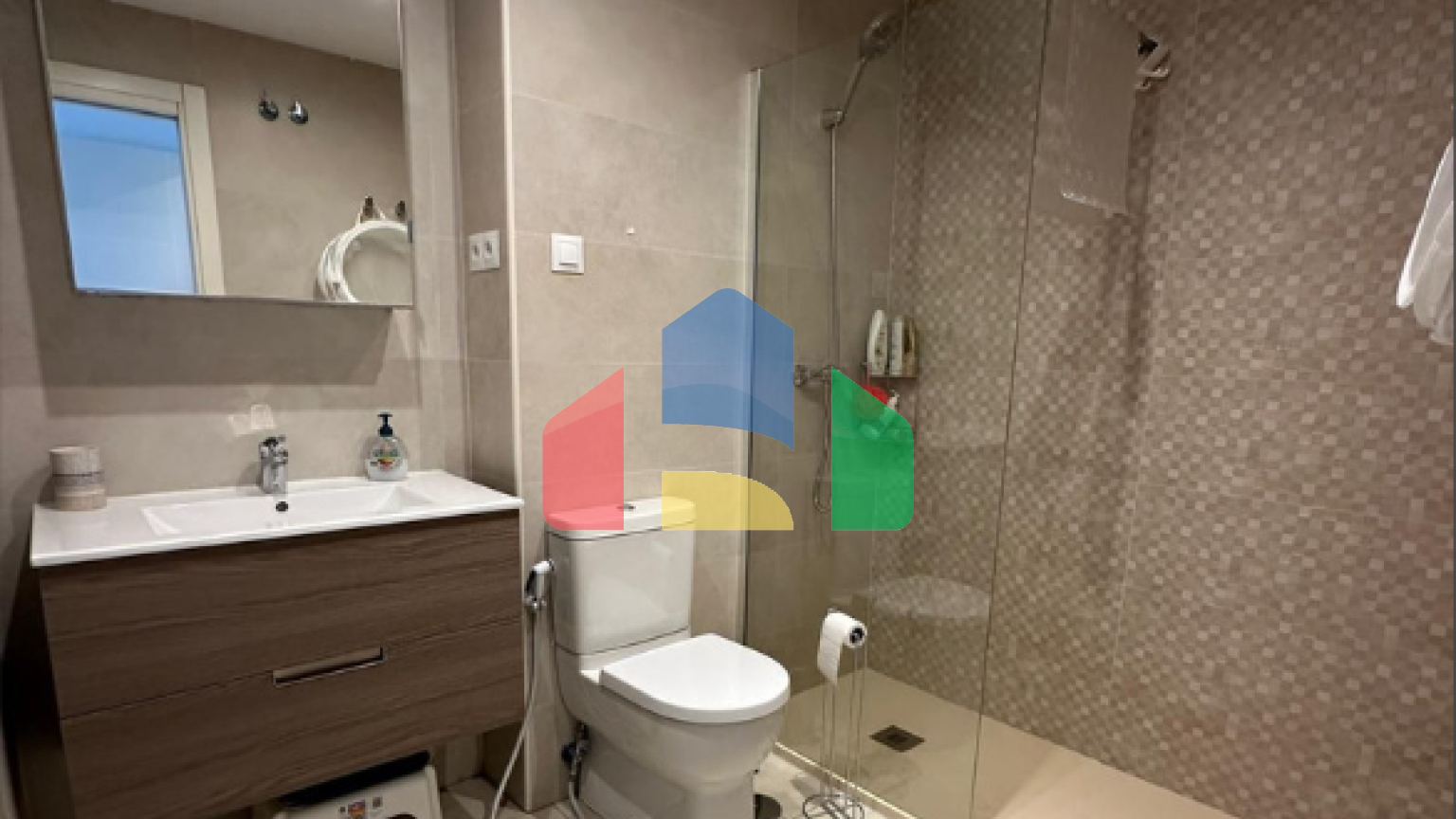 Уютная квартира с террасой и тремя спальнями рядом со всей инфраструктурой