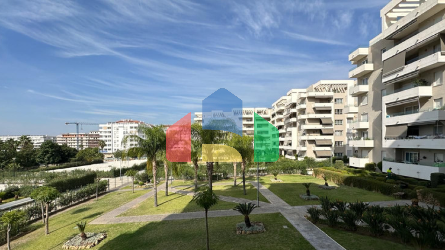 Уютная квартира с террасой и тремя спальнями рядом со всей инфраструктурой