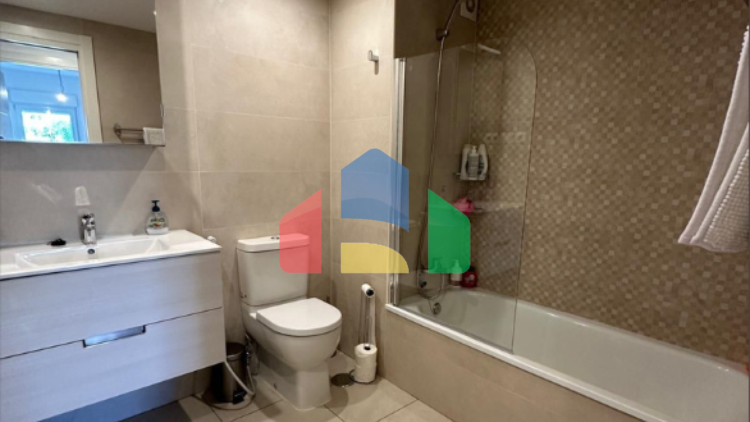 Уютная квартира с террасой и тремя спальнями рядом со всей инфраструктурой