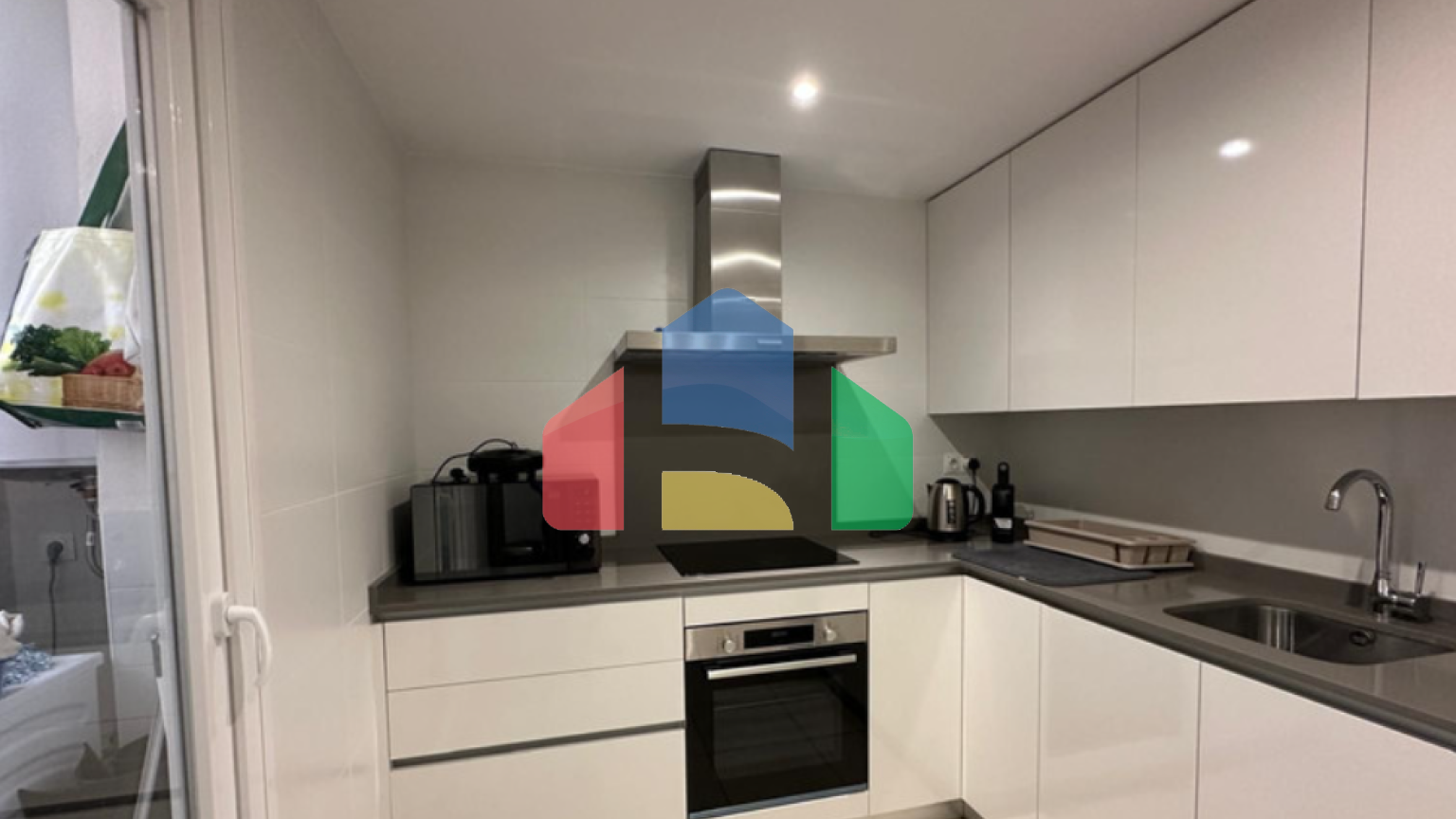 Уютная квартира с террасой и тремя спальнями рядом со всей инфраструктурой