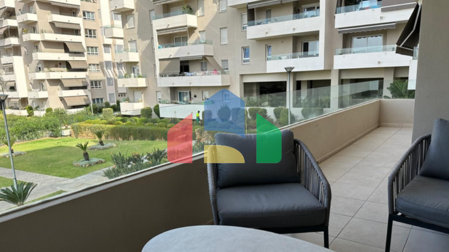 Уютная квартира с террасой и тремя спальнями рядом со всей инфраструктурой