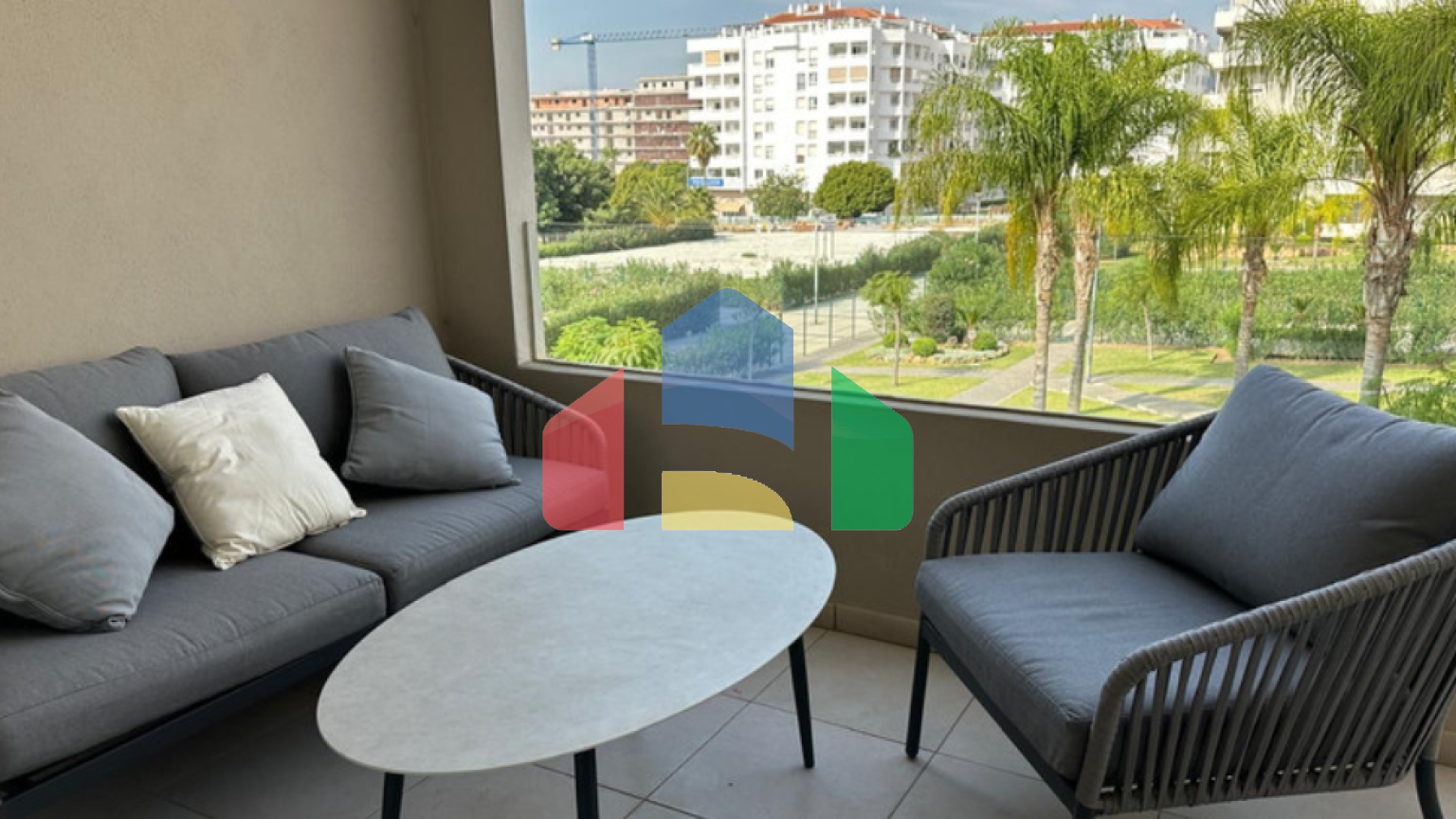 Уютная квартира с террасой и тремя спальнями рядом со всей инфраструктурой