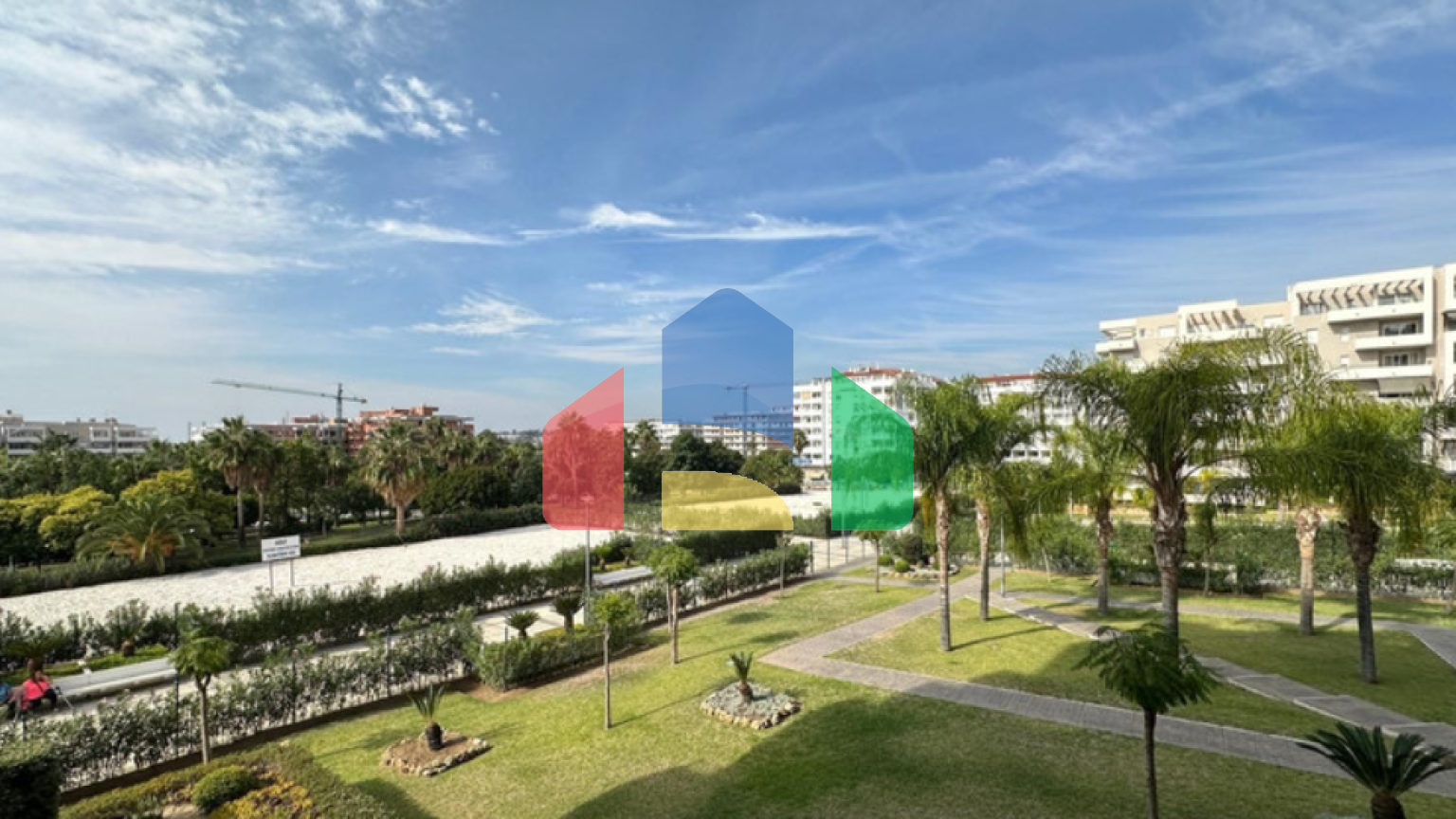 Уютная квартира с террасой и тремя спальнями рядом со всей инфраструктурой