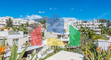 Добро пожаловать в ваш личный оазис! Этот потрясающий пентхаус был недавно отремонтирован и имеет просторную, открытую планировку с роскошной отделкой.