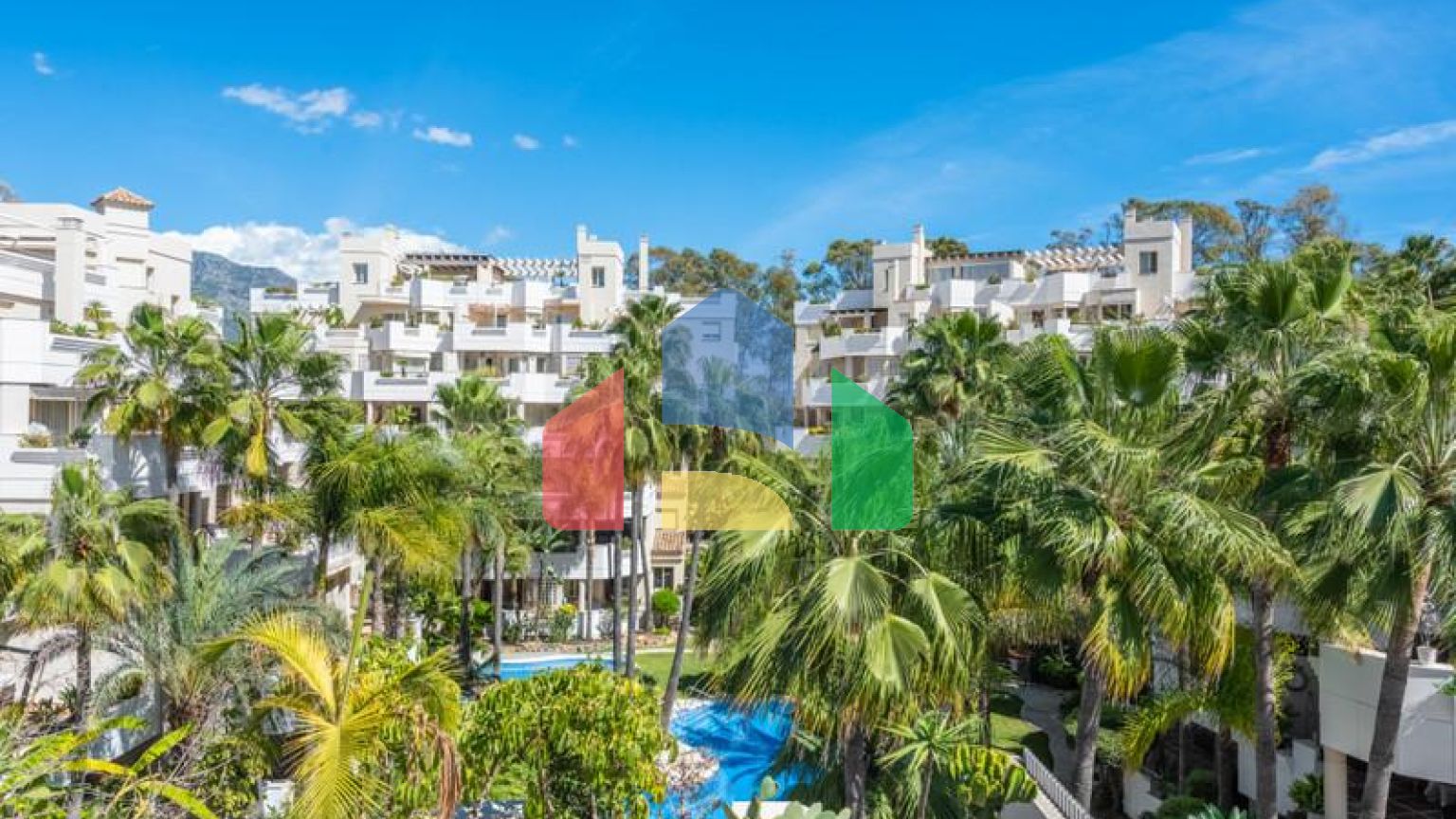 Добро пожаловать в ваш личный оазис! Этот потрясающий пентхаус был недавно отремонтирован и имеет просторную, открытую планировку с роскошной отделкой.