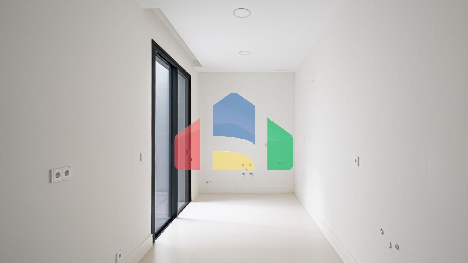 Современная новая вилла в 100 м от пляжа в Марбелье, Золотая Миля.