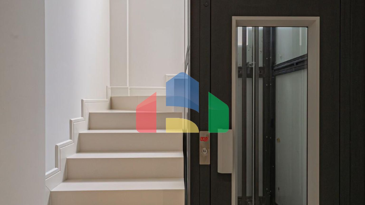 Современная новая вилла в 100 м от пляжа в Марбелье, Золотая Миля.