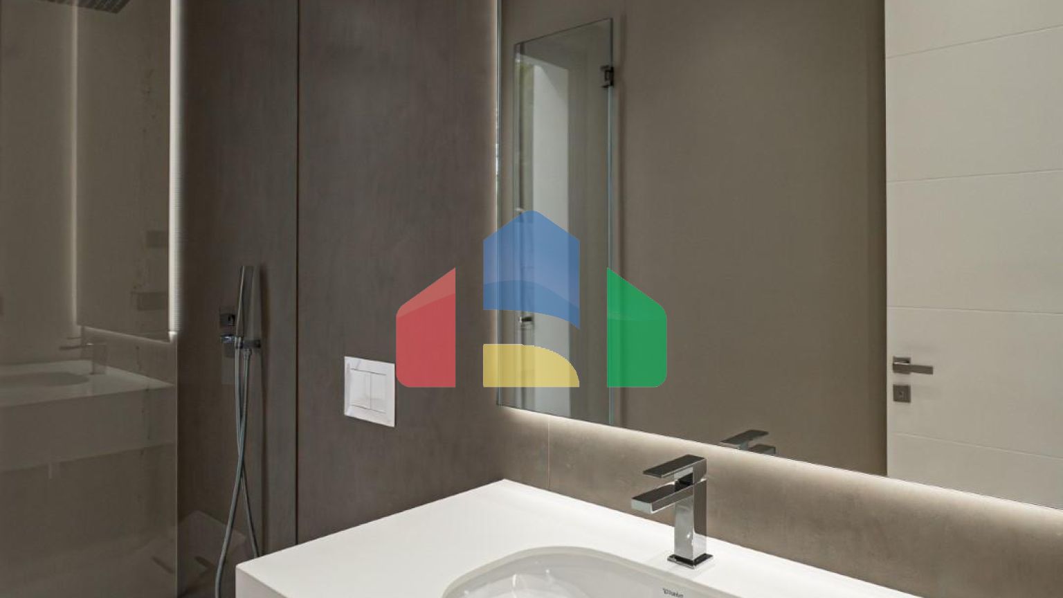 Современная новая вилла в 100 м от пляжа в Марбелье, Золотая Миля.