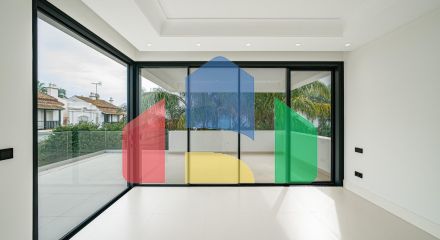 Современная новая вилла в 100 м от пляжа в Марбелье, Золотая Миля.