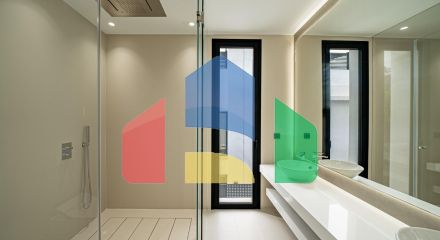 Современная новая вилла в 100 м от пляжа в Марбелье, Золотая Миля.