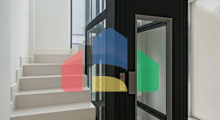 Современная новая вилла в 100 м от пляжа в Марбелье, Золотая Миля.