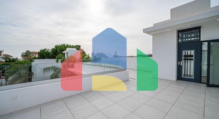 Современная новая вилла в 100 м от пляжа в Марбелье, Золотая Миля.