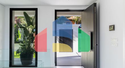 Современная роскошь встречается с андалузским очарованием на востоке Марбельи