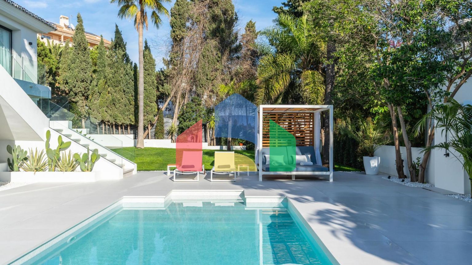 Современная роскошь встречается с андалузским очарованием на востоке Марбельи