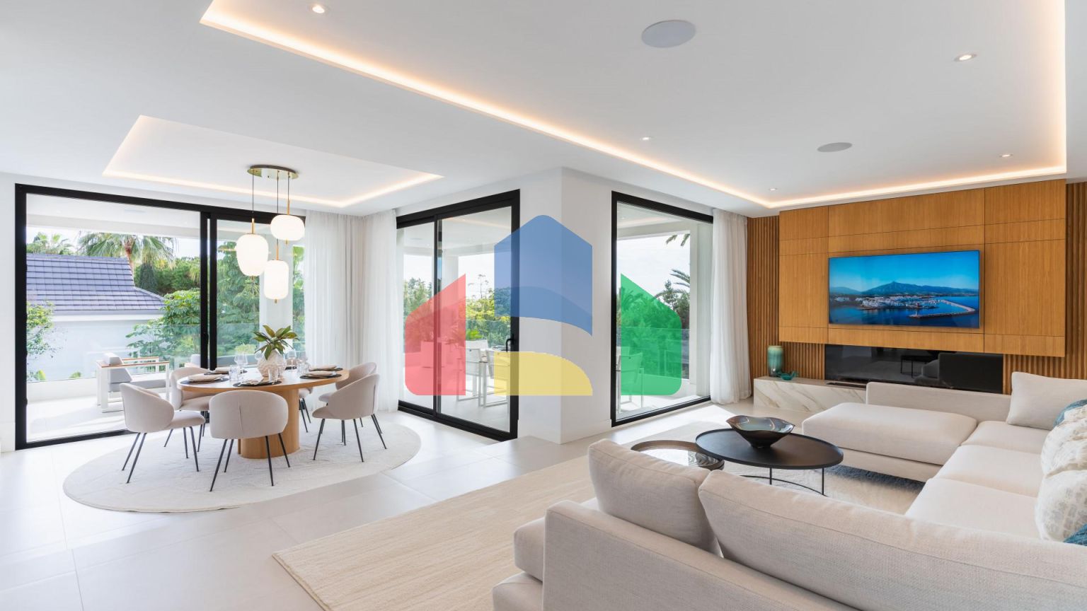 Современная роскошь встречается с андалузским очарованием на востоке Марбельи