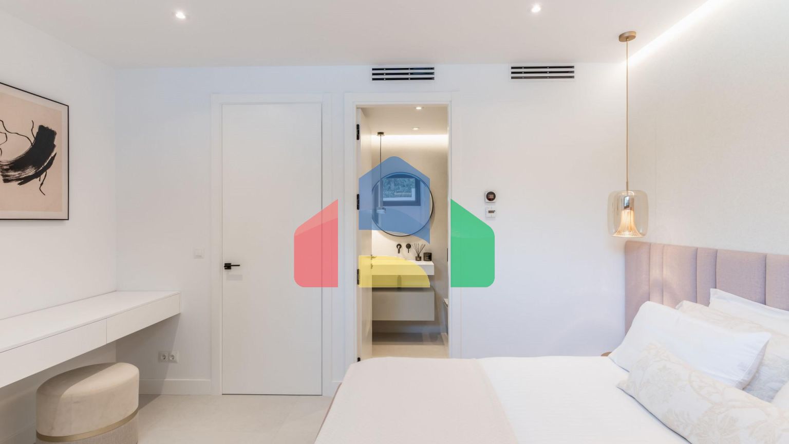 Современная роскошь встречается с андалузским очарованием на востоке Марбельи