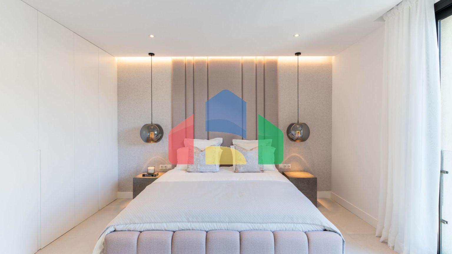 Современная роскошь встречается с андалузским очарованием на востоке Марбельи