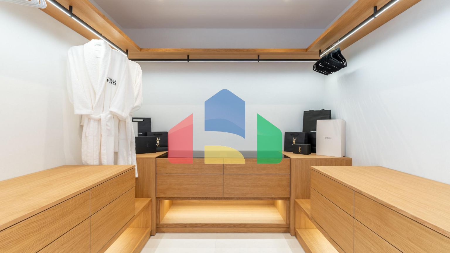 Современная роскошь встречается с андалузским очарованием на востоке Марбельи