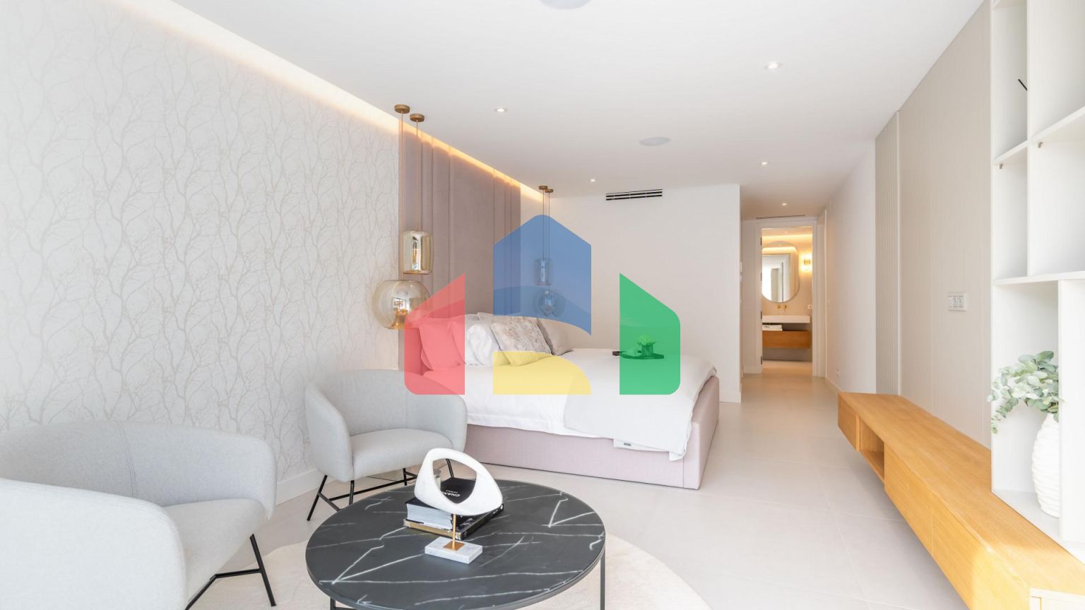 Современная роскошь встречается с андалузским очарованием на востоке Марбельи