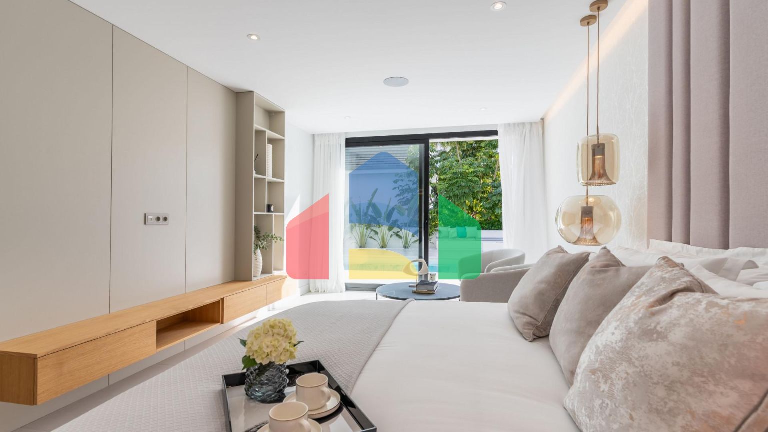 Современная роскошь встречается с андалузским очарованием на востоке Марбельи