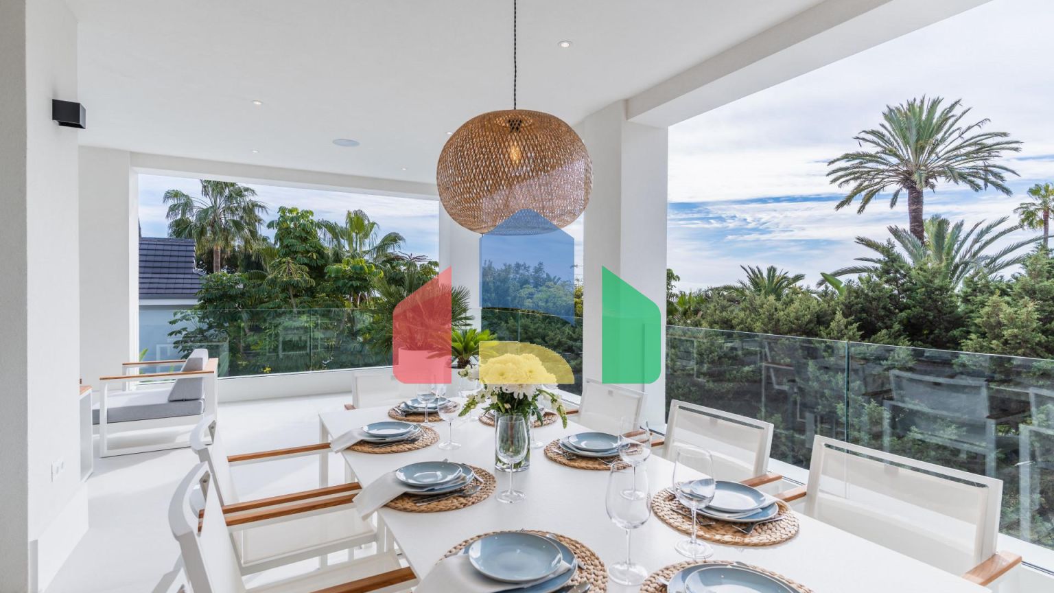 Современная роскошь встречается с андалузским очарованием на востоке Марбельи