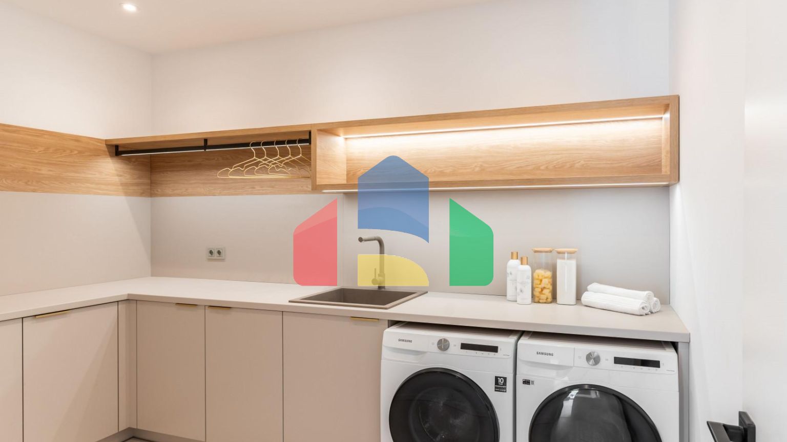 Современная роскошь встречается с андалузским очарованием на востоке Марбельи