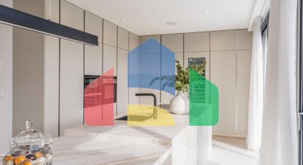 Современная роскошь встречается с андалузским очарованием на востоке Марбельи