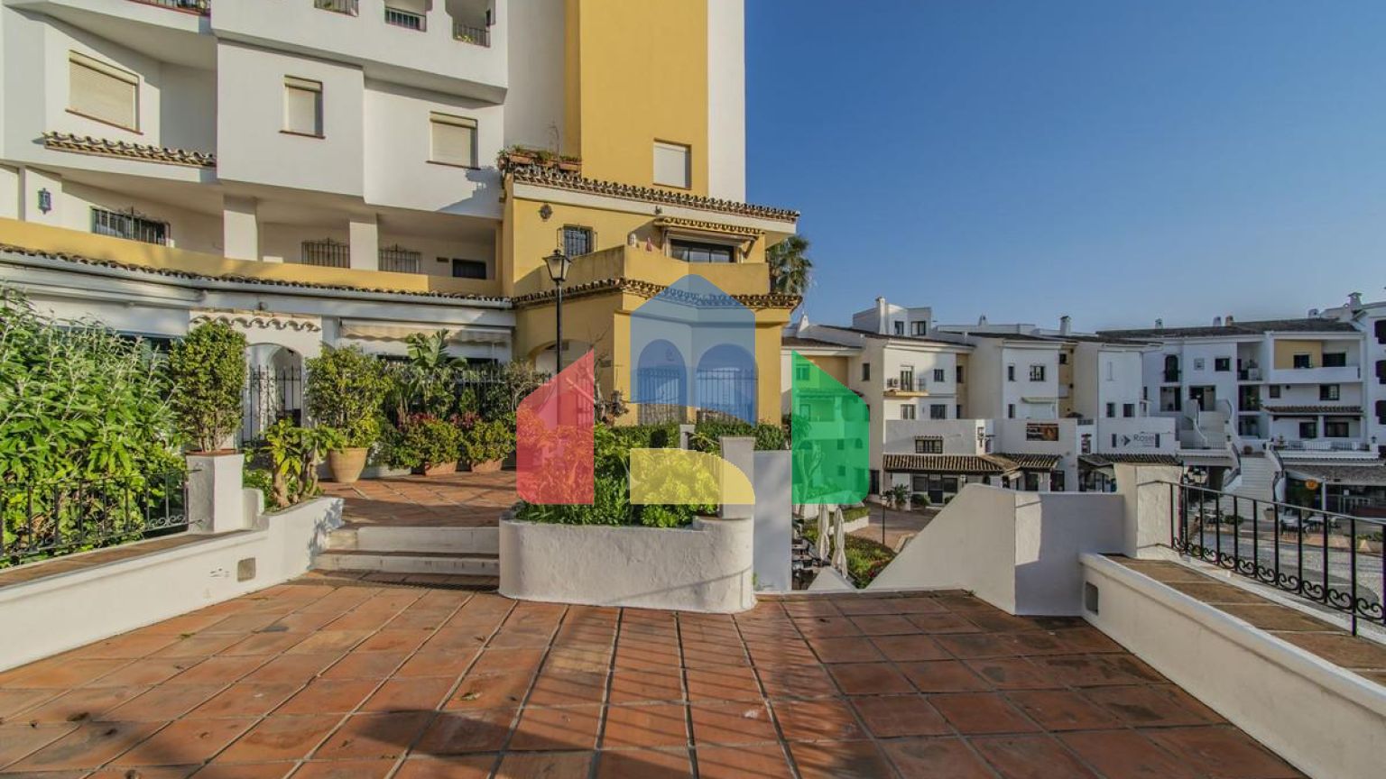 Уникальная возможность в порту Кабопино – шаг до лучших пляжей Марбельи