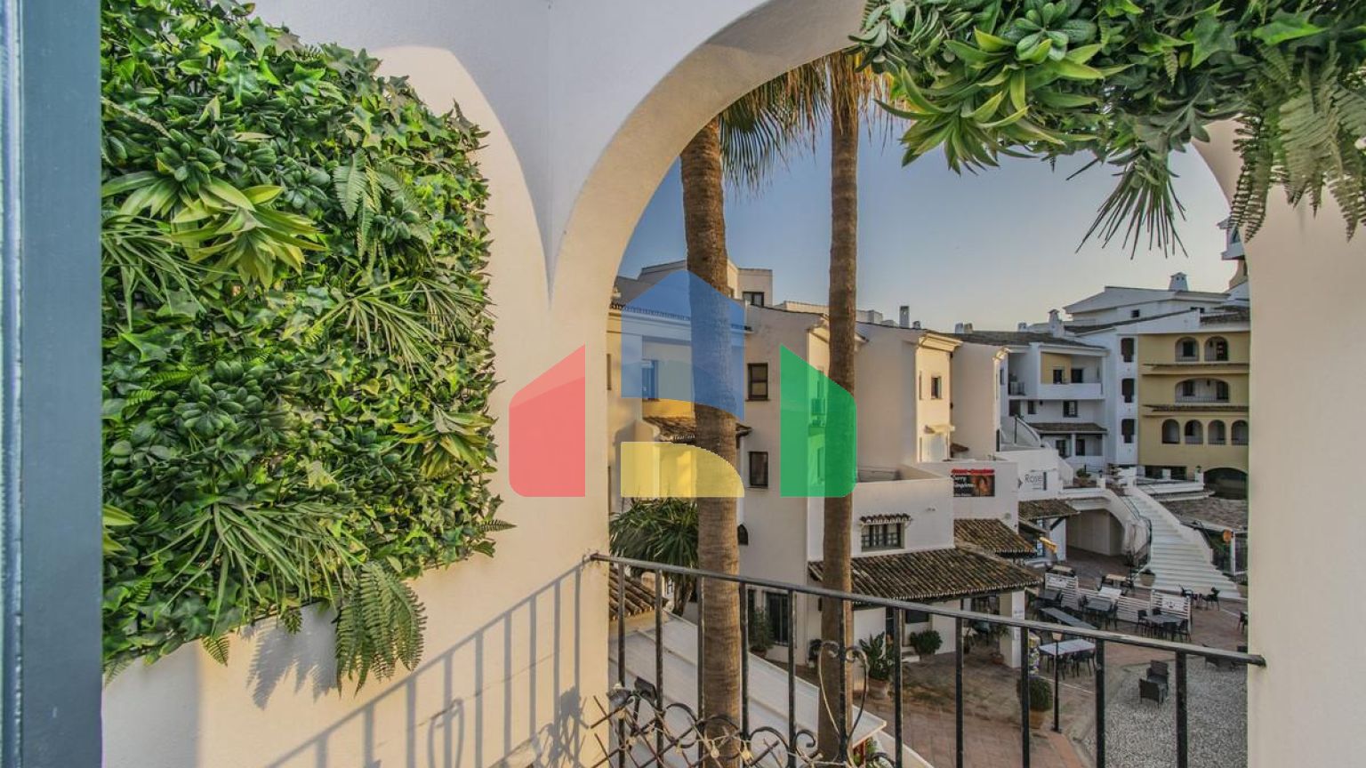 Уникальная возможность в порту Кабопино – шаг до лучших пляжей Марбельи