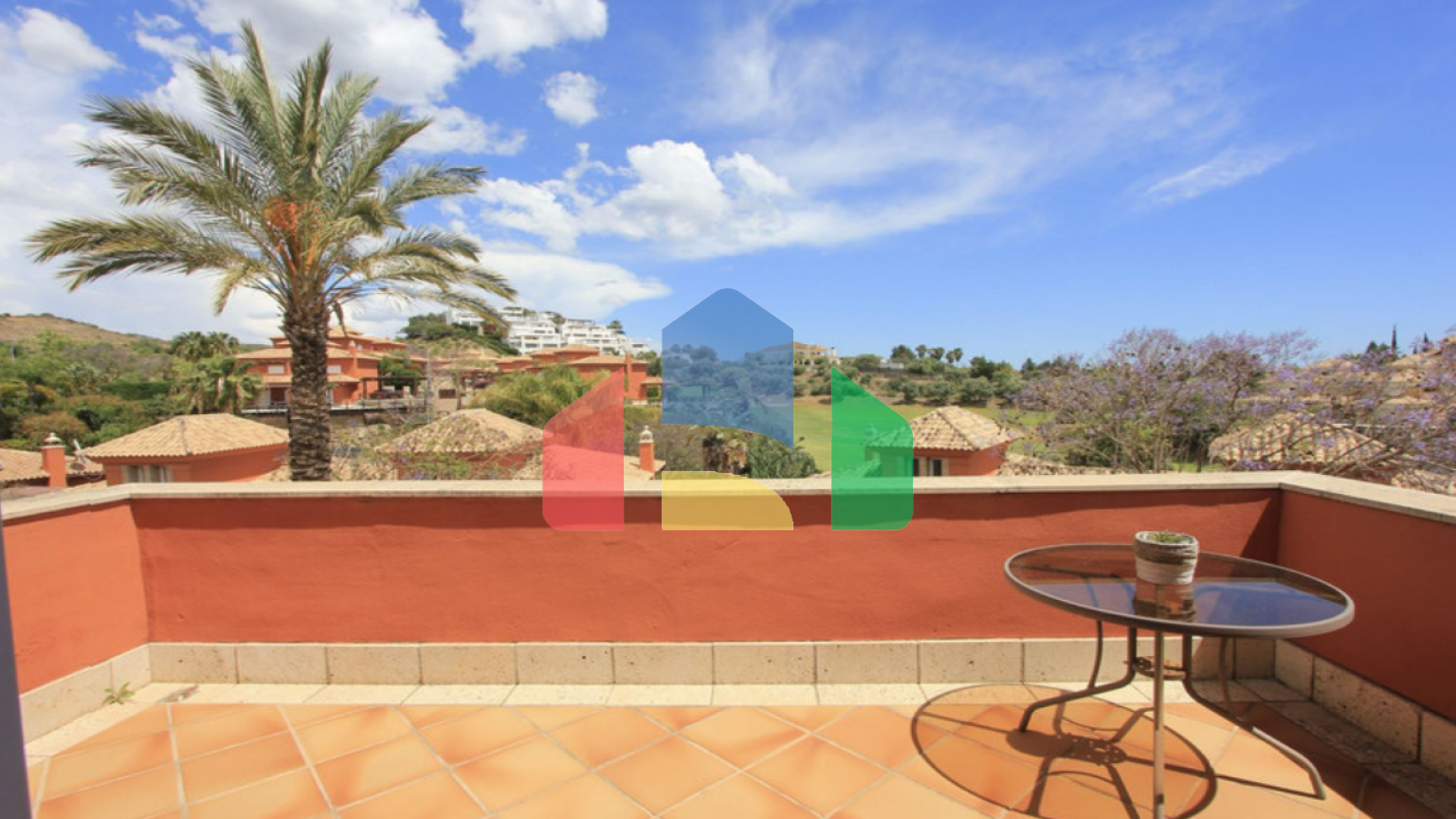 Вилла с 6 спальнями в охраняемом сообществе на поле для гольфа Санта-Клара, Марбелья