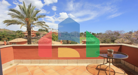 Вилла с 6 спальнями в охраняемом сообществе на поле для гольфа Санта-Клара, Марбелья