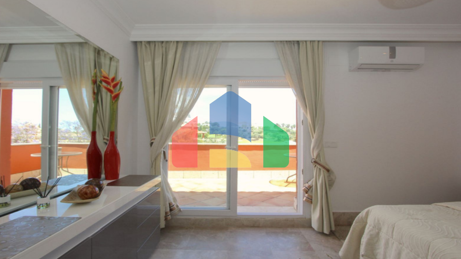 Вилла с 6 спальнями в охраняемом сообществе на поле для гольфа Санта-Клара, Марбелья