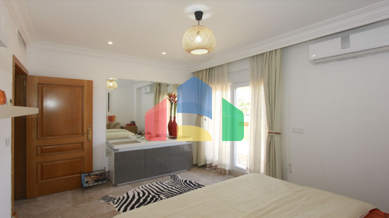 Вилла с 6 спальнями в охраняемом сообществе на поле для гольфа Санта-Клара, Марбелья