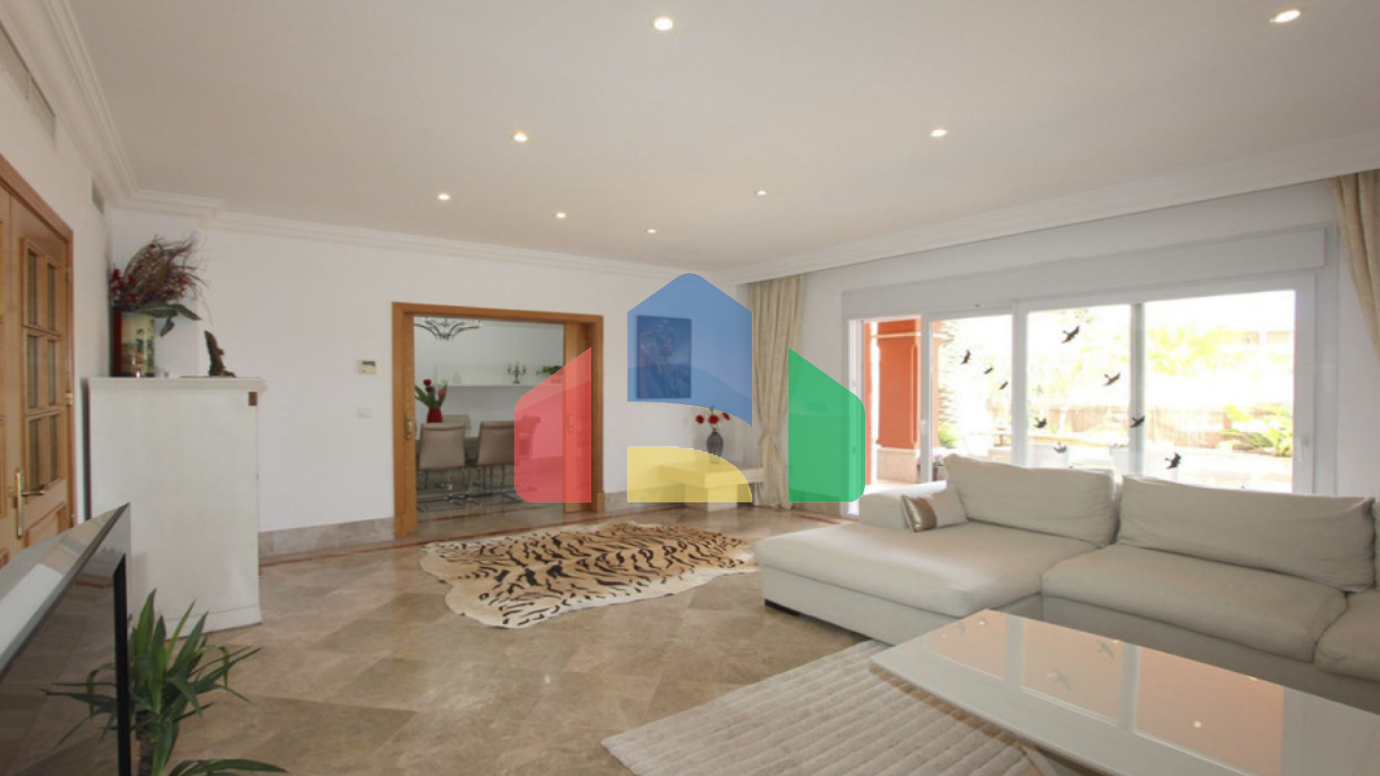 Вилла с 6 спальнями в охраняемом сообществе на поле для гольфа Санта-Клара, Марбелья