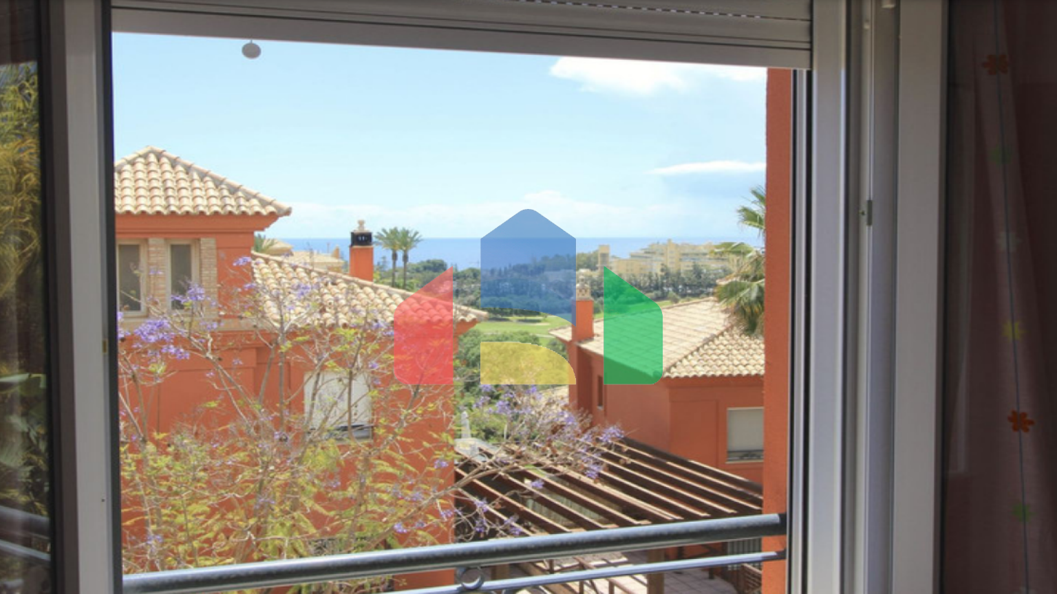 Вилла с 6 спальнями в охраняемом сообществе на поле для гольфа Санта-Клара, Марбелья