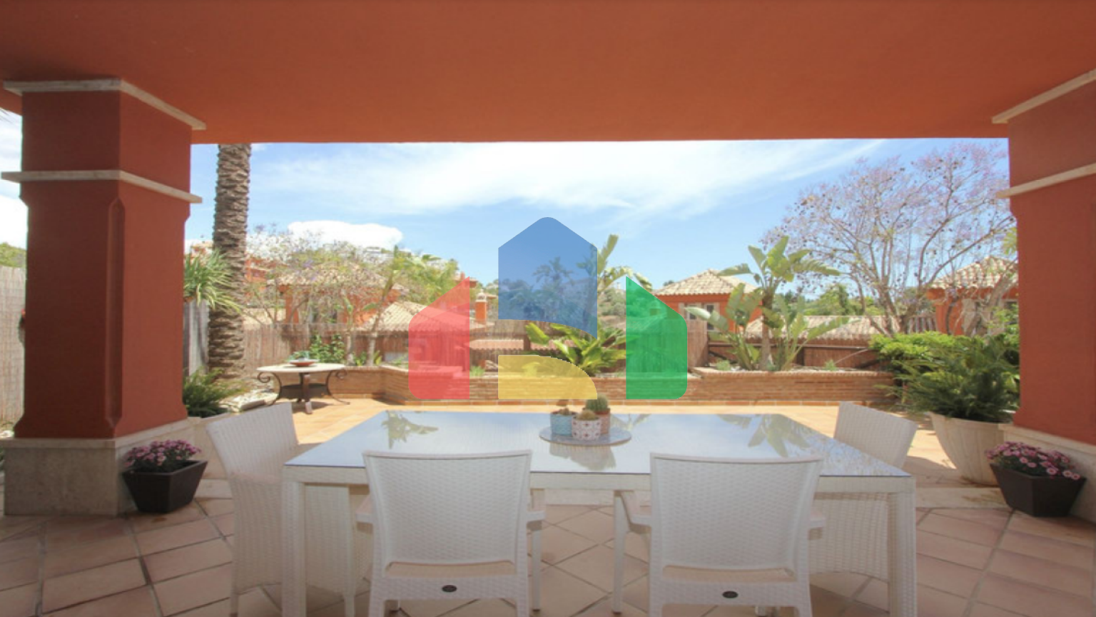 Вилла с 6 спальнями в охраняемом сообществе на поле для гольфа Санта-Клара, Марбелья