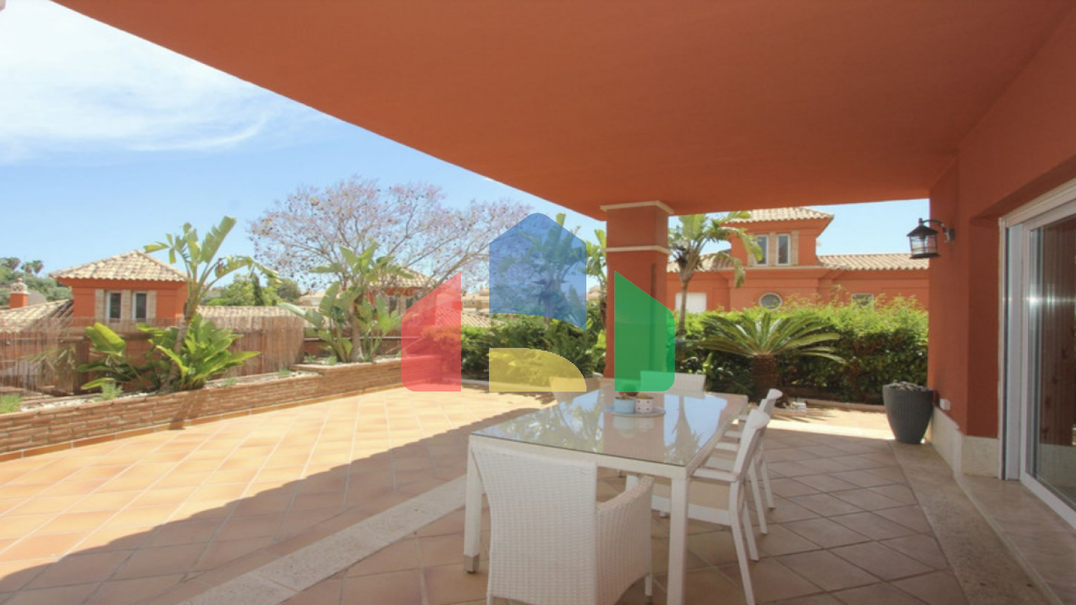 Вилла с 6 спальнями в охраняемом сообществе на поле для гольфа Санта-Клара, Марбелья