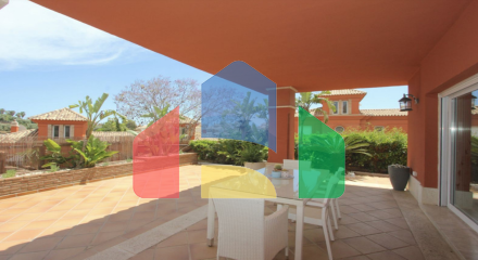 Вилла с 6 спальнями в охраняемом сообществе на поле для гольфа Санта-Клара, Марбелья