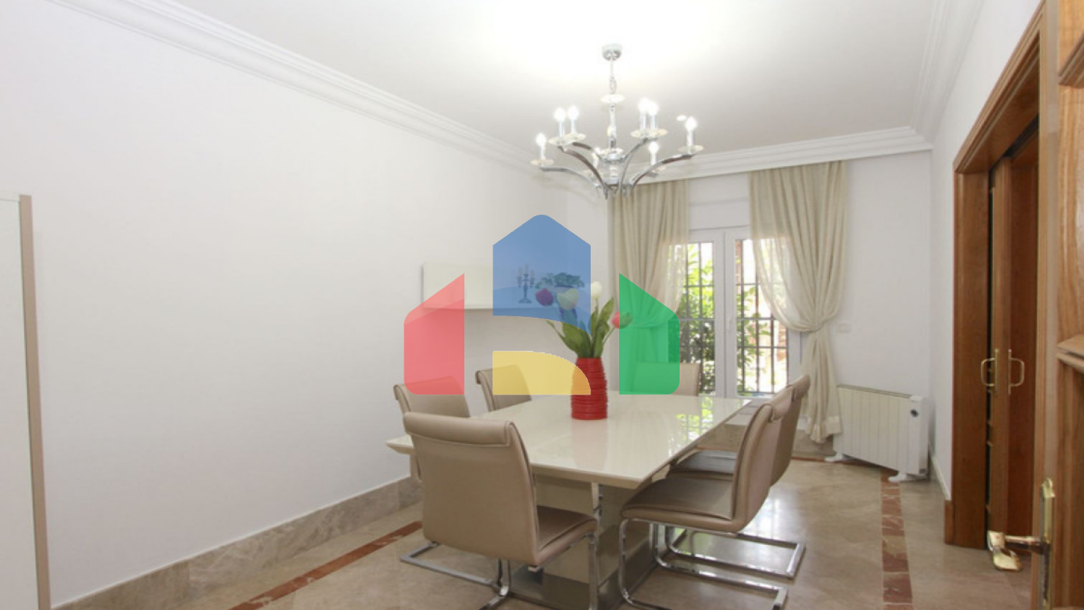 Вилла с 6 спальнями в охраняемом сообществе на поле для гольфа Санта-Клара, Марбелья