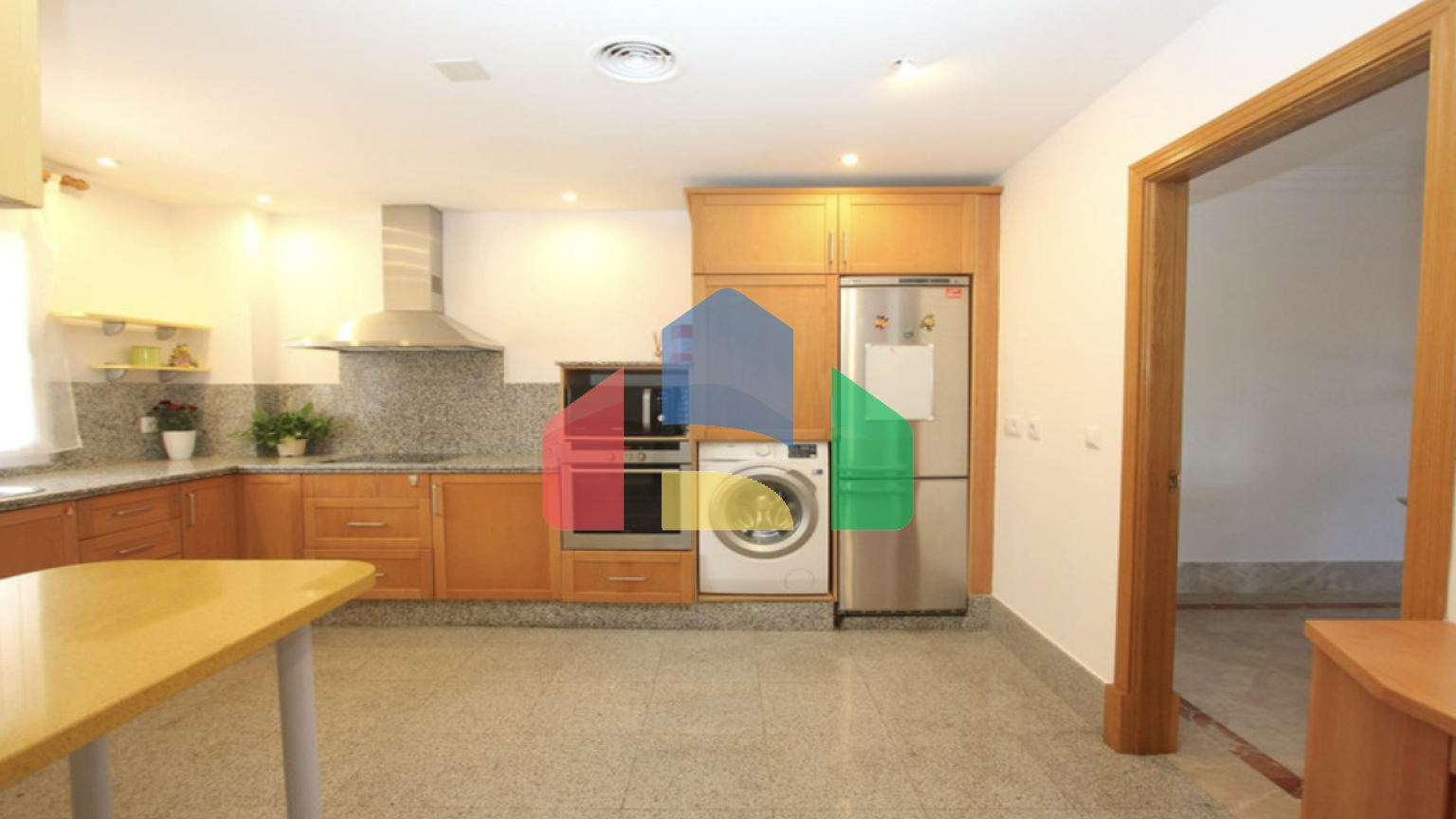 Вилла с 6 спальнями в охраняемом сообществе на поле для гольфа Санта-Клара, Марбелья