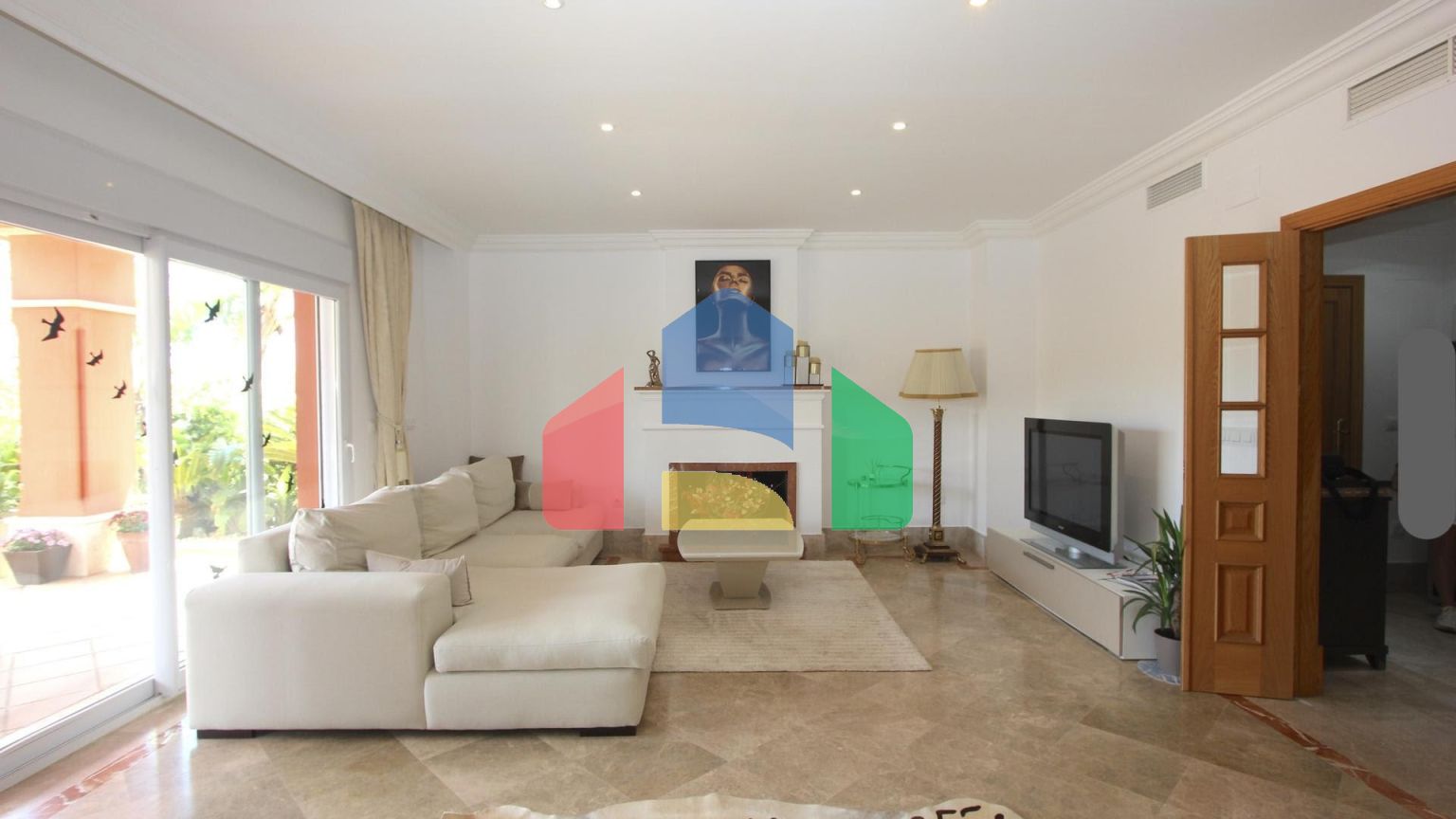 Вилла с 6 спальнями в охраняемом сообществе на поле для гольфа Санта-Клара, Марбелья