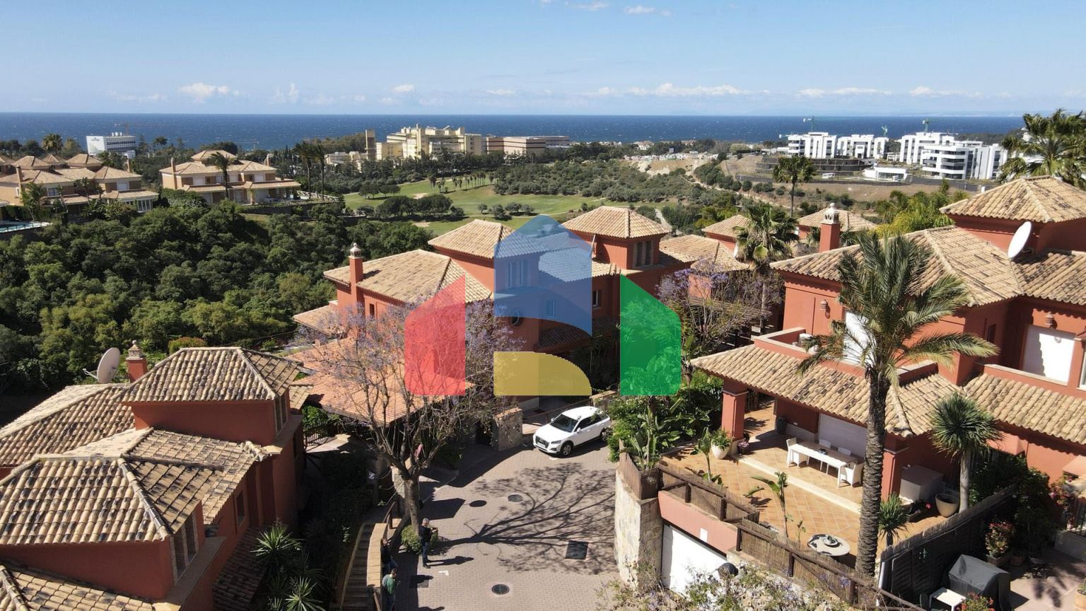 Вилла с 6 спальнями в охраняемом сообществе на поле для гольфа Санта-Клара, Марбелья