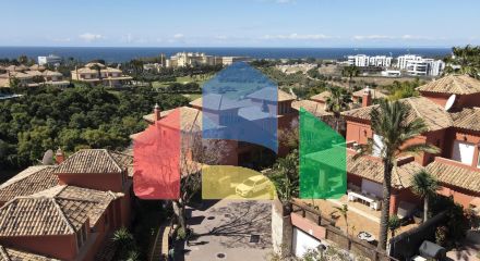 Вилла с 6 спальнями в охраняемом сообществе на поле для гольфа Санта-Клара, Марбелья