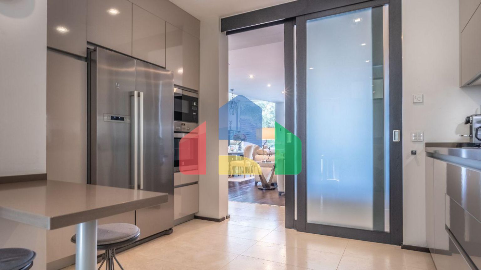 Великолепный таунхаус в роскошной урбанизации в Сьерра-Бланке