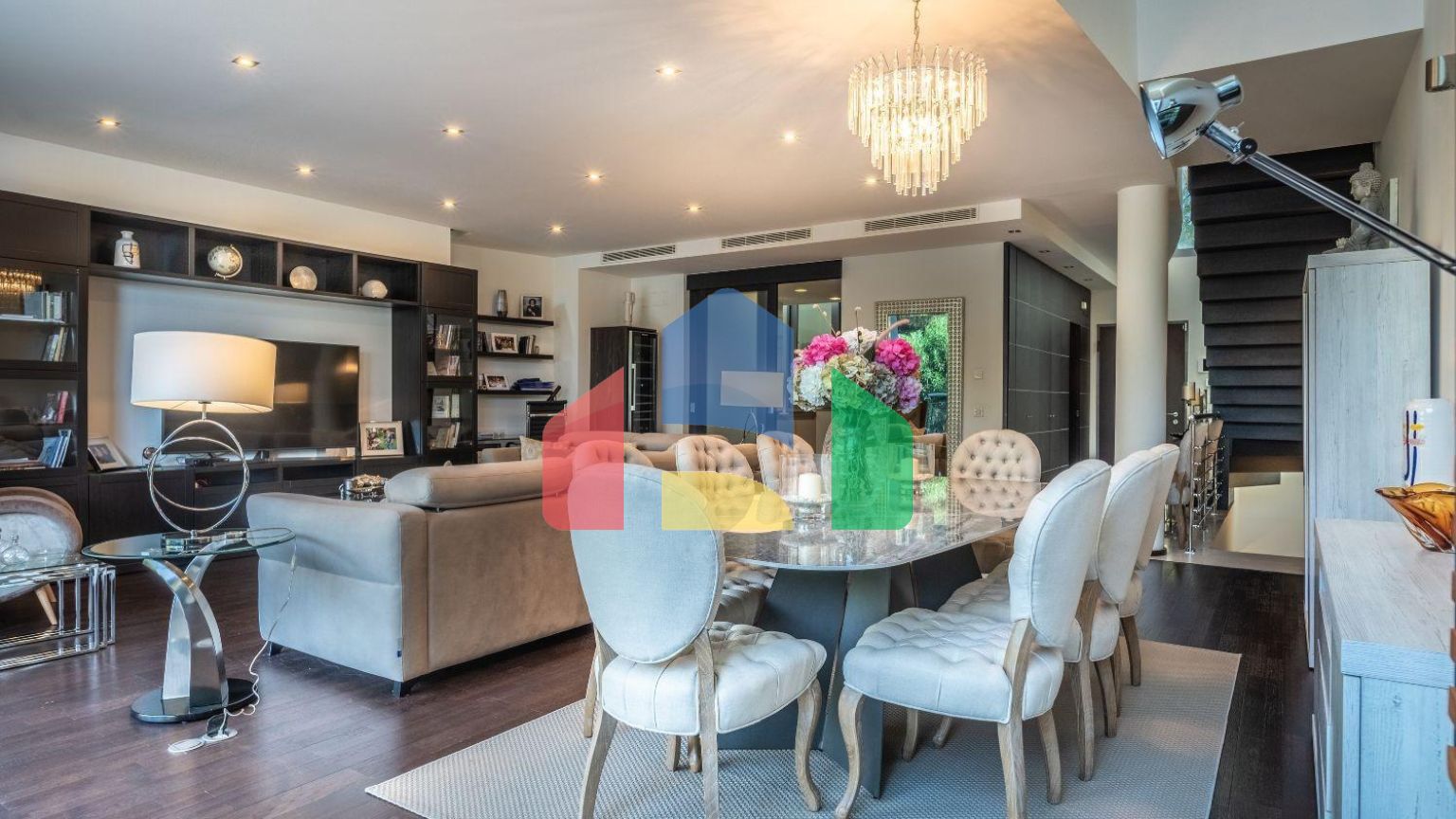 Великолепный таунхаус в роскошной урбанизации в Сьерра-Бланке