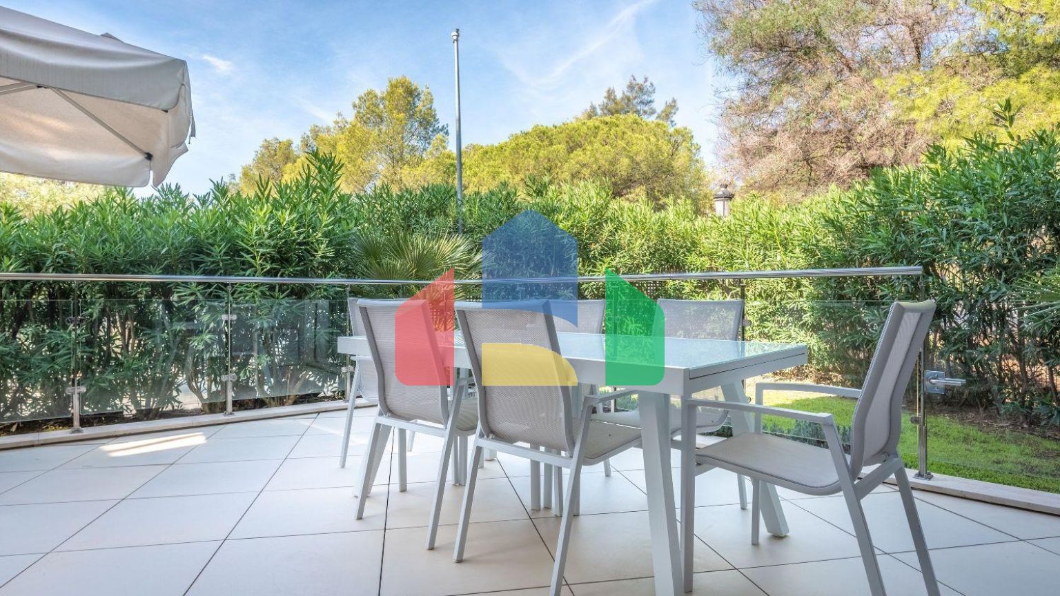 Великолепный таунхаус в роскошной урбанизации в Сьерра-Бланке