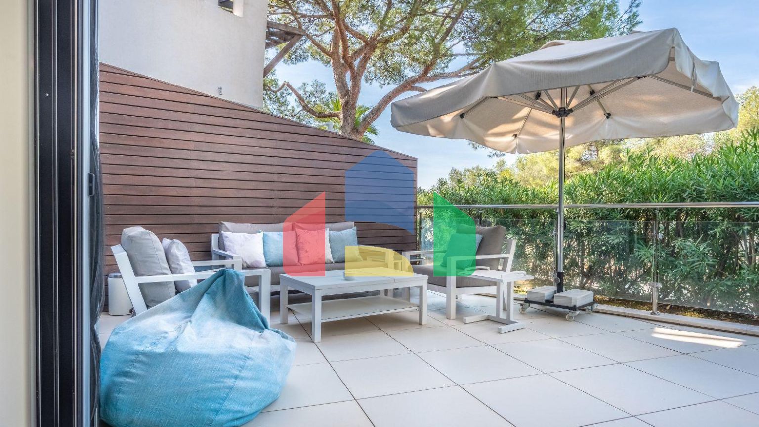 Великолепный таунхаус в роскошной урбанизации в Сьерра-Бланке