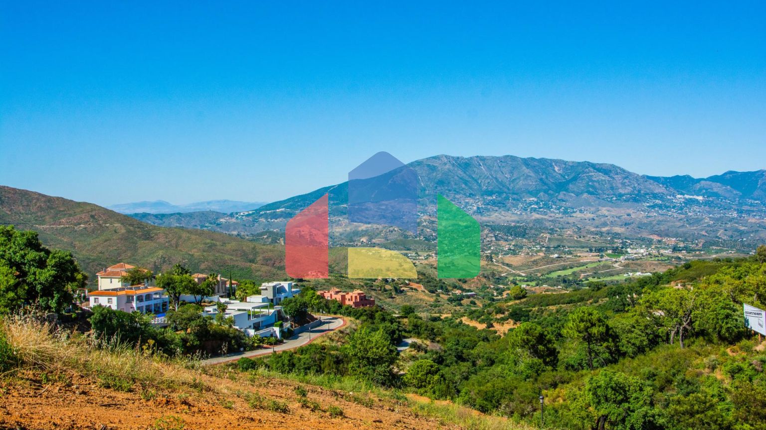 Великолепная вилла с видом на море в районе Ла Майрена, Марбелья