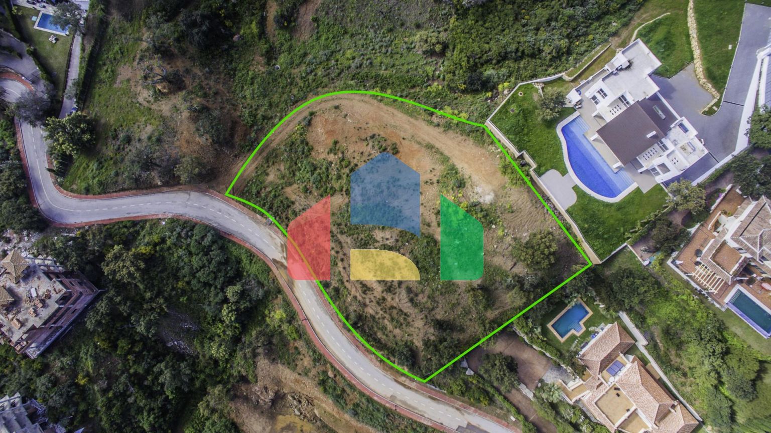 Великолепная вилла с видом на море в районе Ла Майрена, Марбелья