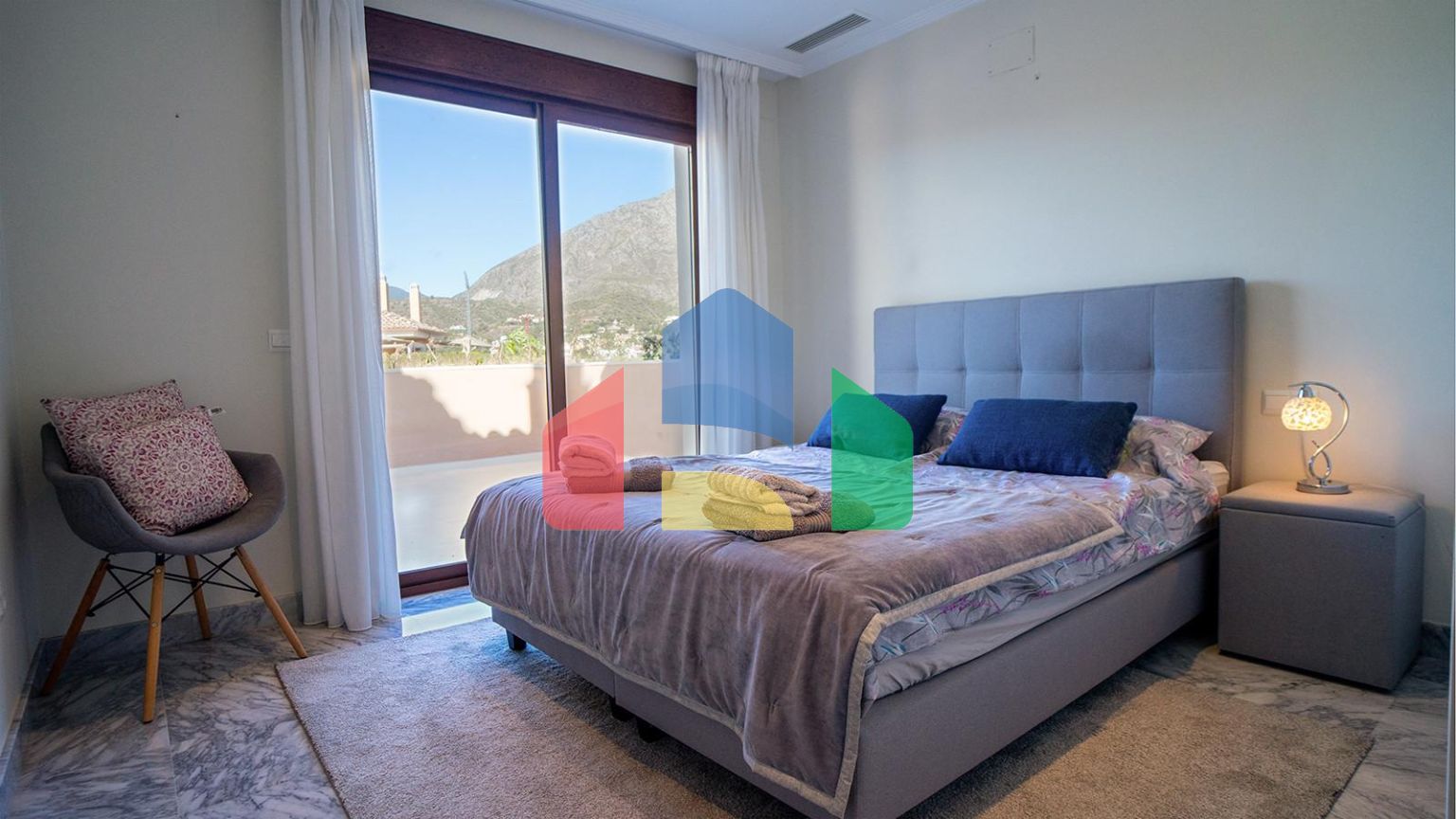 Изысканный дуплекс-пентхаус с панорамным видами в Марбелье, Золотая миля